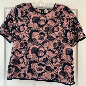 Ann Taylor size 6 crochet top navy and dusty pink